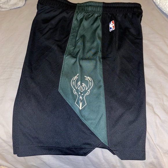 Nike Milwaukee bucks practice 18 shorts - Picture 4 of 7